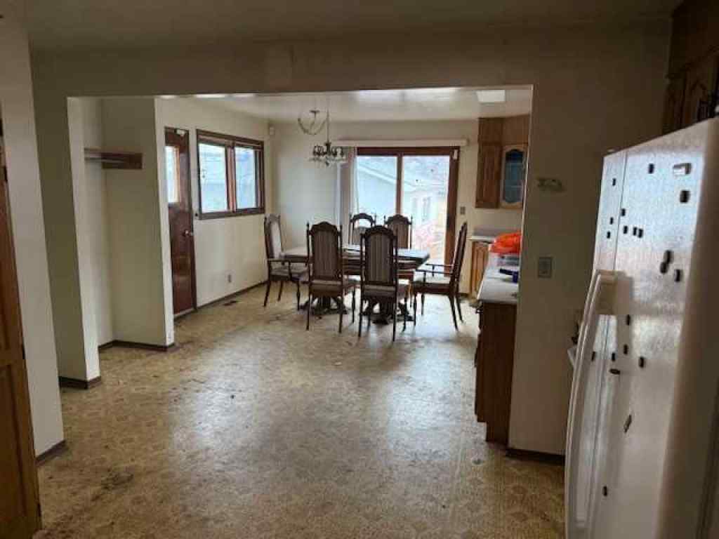 MLS® A2268041 - 677 7 Avenue E in Riverview Park Drumheller, Residential