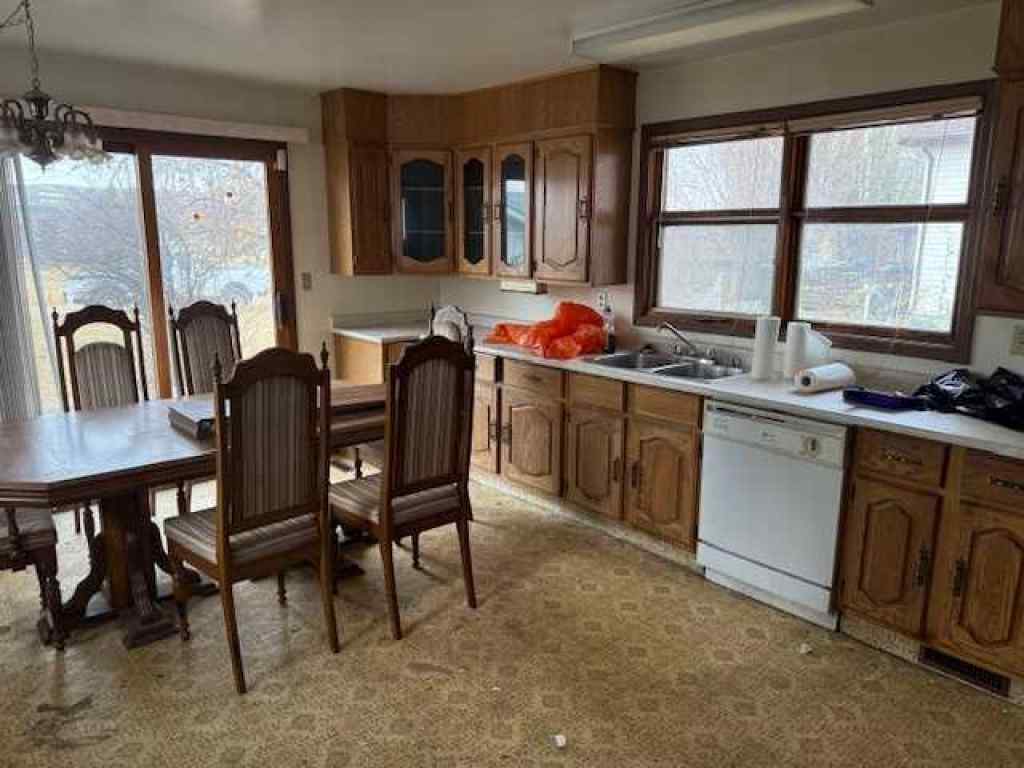 MLS® A2268041 - 677 7 Avenue E in Riverview Park Drumheller, Residential