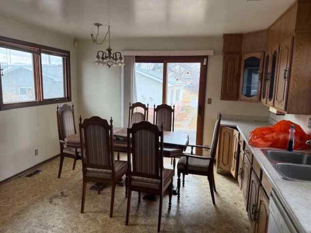 MLS® A2268041 - 677 7 Avenue E in Riverview Park Drumheller, Residential