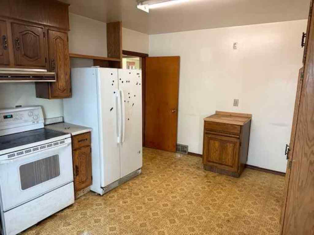 MLS® A2268041 - 677 7 Avenue E in Riverview Park Drumheller, Residential