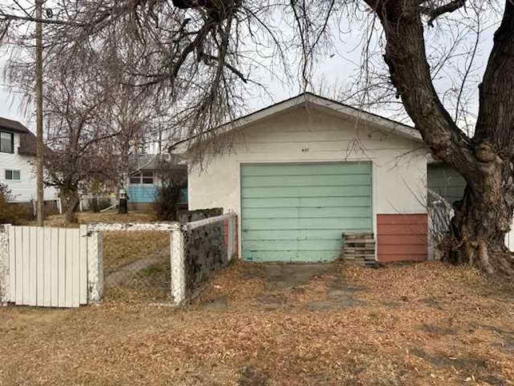 MLS® A2268041 - 677 7 Avenue E in Riverview Park Drumheller, Residential