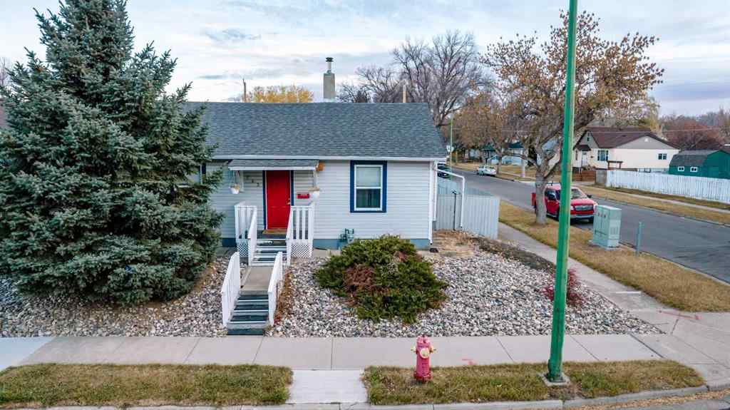 MLS® A2268048 - 723 9 Avenue S in London Road Lethbridge, Residential