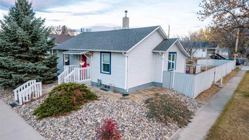 MLS® A2268048 - 723 9 Avenue S in London Road Lethbridge, Residential