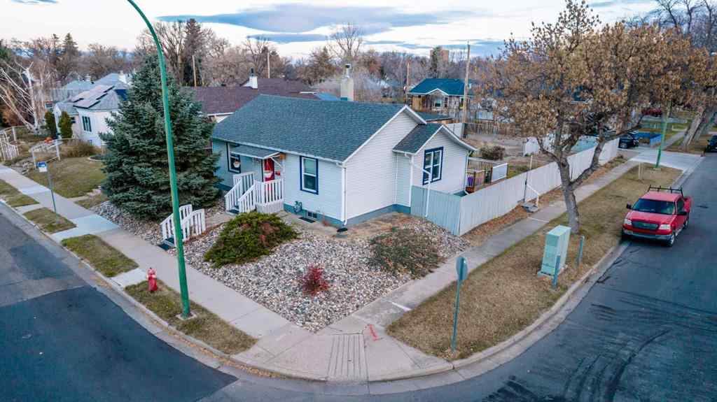 MLS® A2268048 - 723 9 Avenue S in London Road Lethbridge, Residential