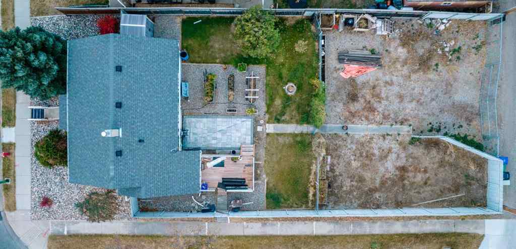 MLS® A2268048 - 723 9 Avenue S in London Road Lethbridge, Residential