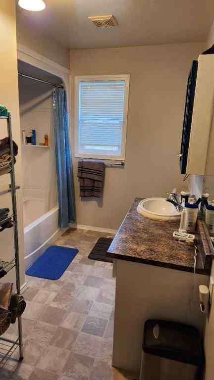 MLS® A2268048 - 723 9 Avenue S in London Road Lethbridge, Residential