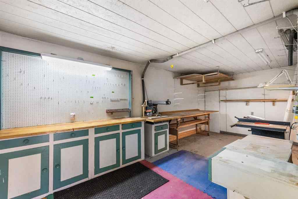 MLS® A2268066 - 3375 Breton Close NW in Brentwood Calgary, Residential