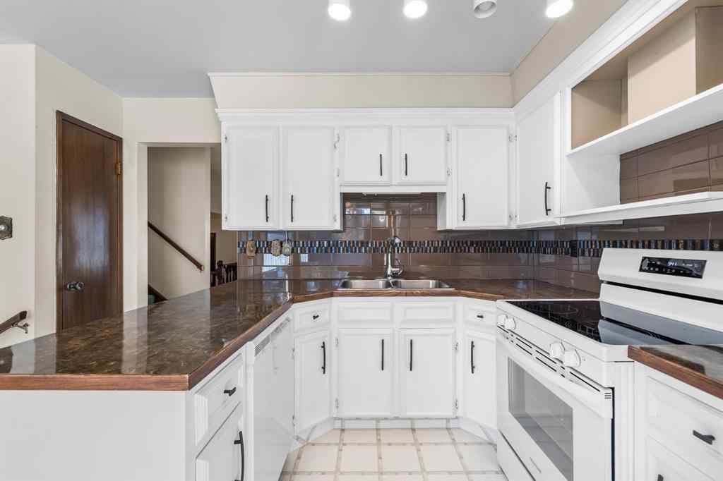 MLS® A2268066 - 3375 Breton Close NW in Brentwood Calgary, Residential