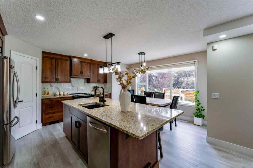 MLS® A2268073 - 276 Fairways Bay NW in Fairways Airdrie, Residential