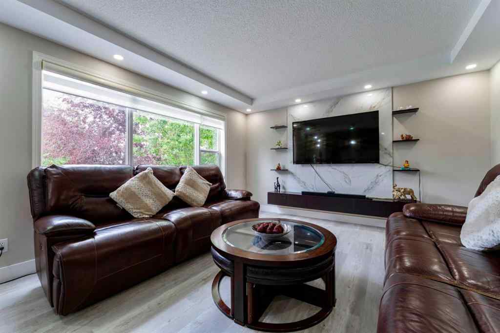 MLS® A2268073 - 276 Fairways Bay NW in Fairways Airdrie, Residential