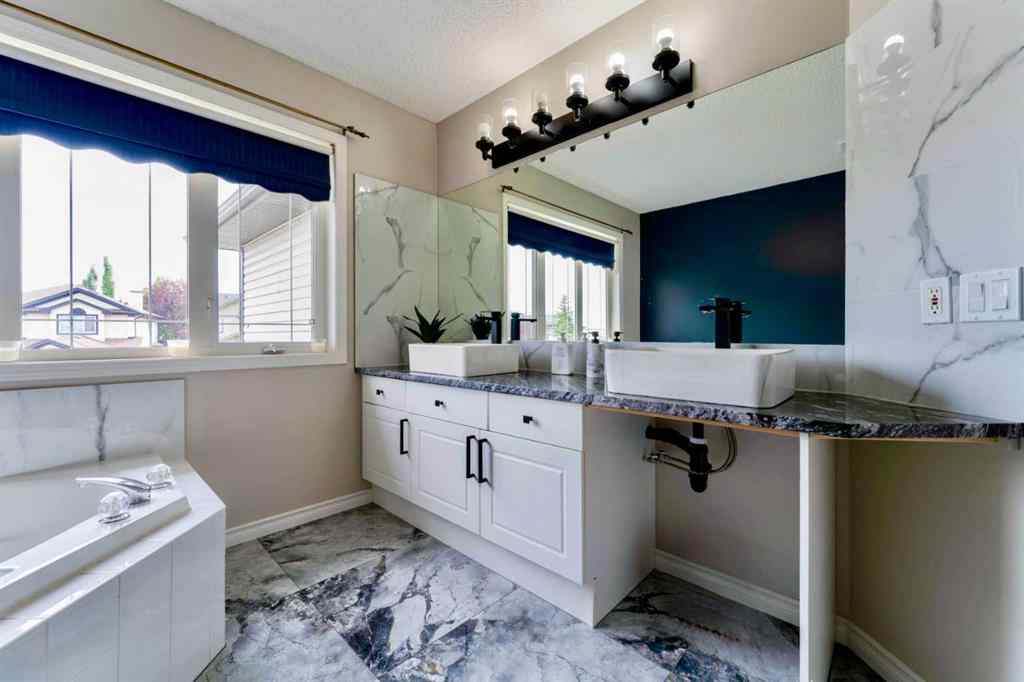 MLS® A2268073 - 276 Fairways Bay NW in Fairways Airdrie, Residential