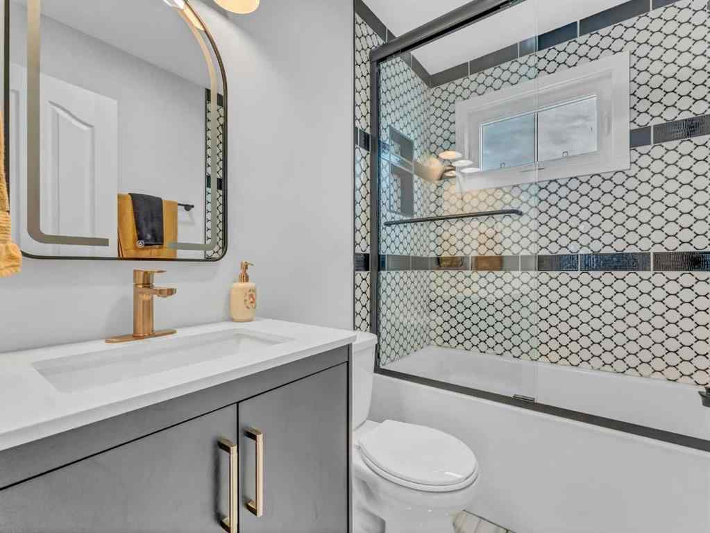 MLS® A2268075 - 246 Carry Drive SE in Southview-Park Meadows Medicine Hat, Residential