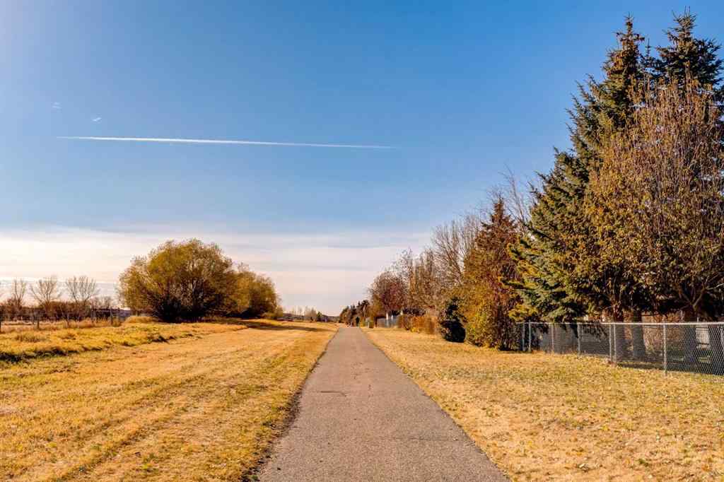 MLS® A2268081 - 1880 Thornbird Road SE in Thorburn Airdrie, Residential