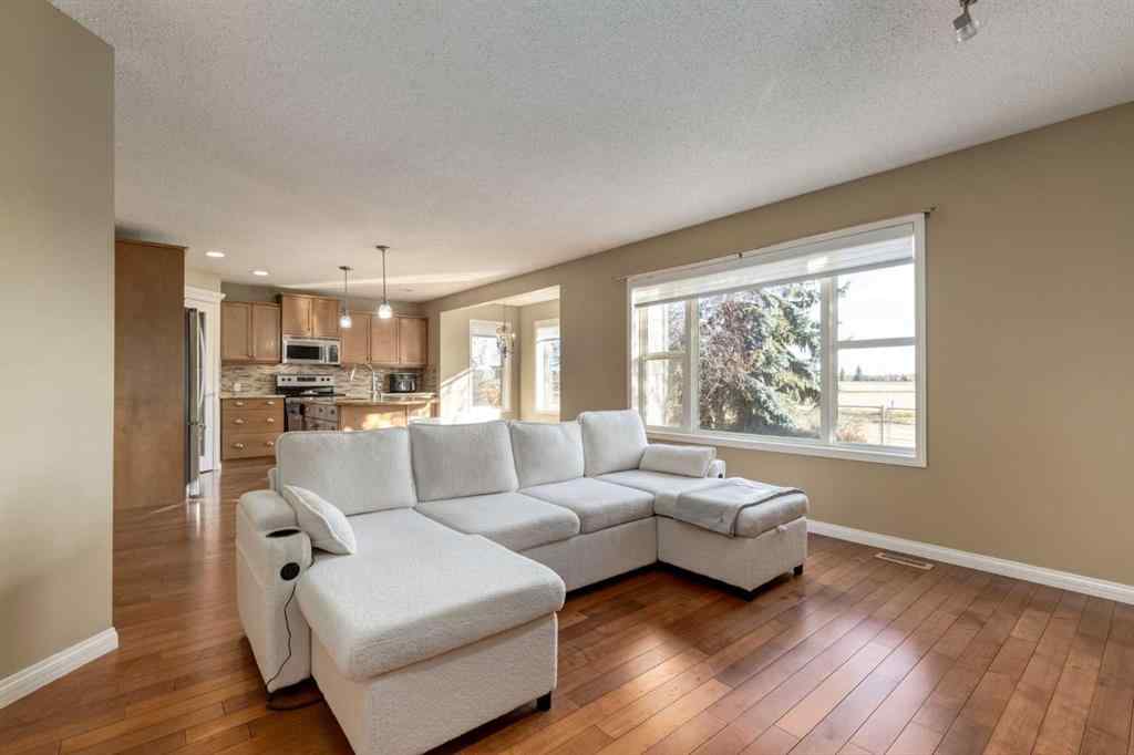 MLS® A2268081 - 1880 Thornbird Road SE in Thorburn Airdrie, Residential