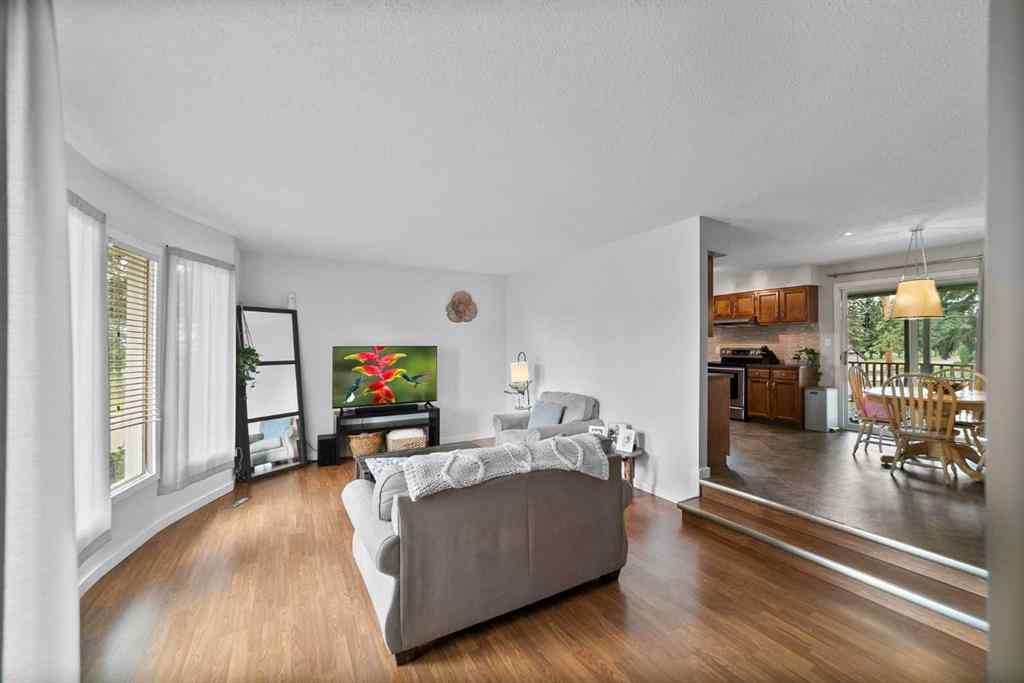 MLS® A2268093 - 5617 47 Avenue W in Forestburg Forestburg, Residential