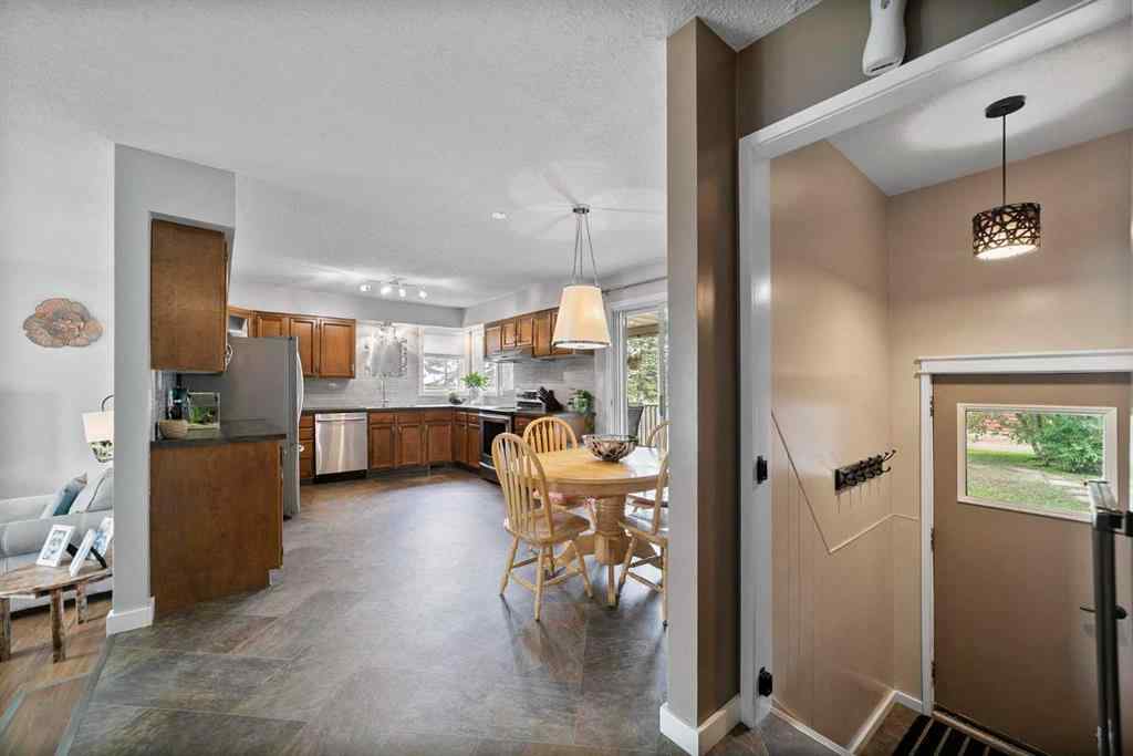 MLS® A2268093 - 5617 47 Avenue W in Forestburg Forestburg, Residential