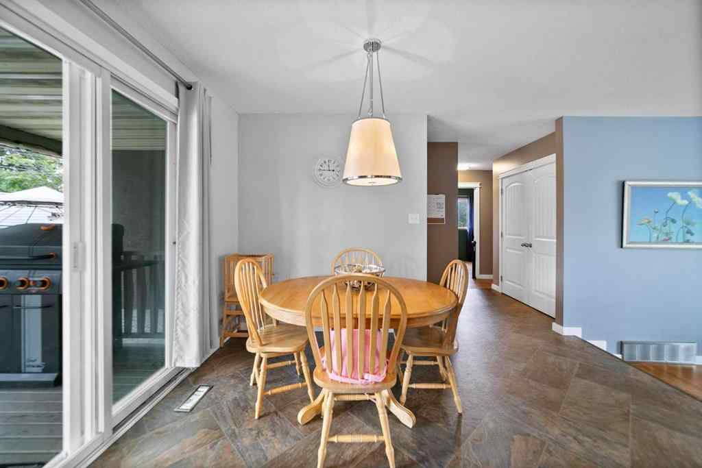 MLS® A2268093 - 5617 47 Avenue W in Forestburg Forestburg, Residential