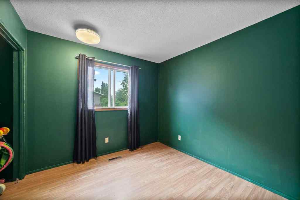 MLS® A2268093 - 5617 47 Avenue W in Forestburg Forestburg, Residential