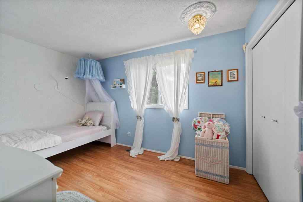 MLS® A2268093 - 5617 47 Avenue W in Forestburg Forestburg, Residential