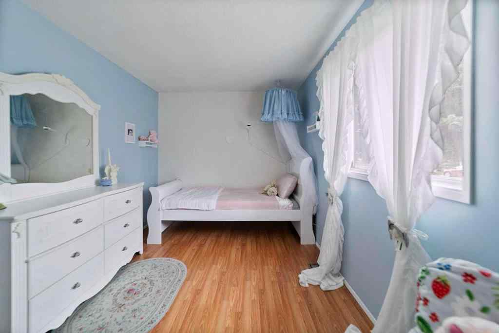 MLS® A2268093 - 5617 47 Avenue W in Forestburg Forestburg, Residential