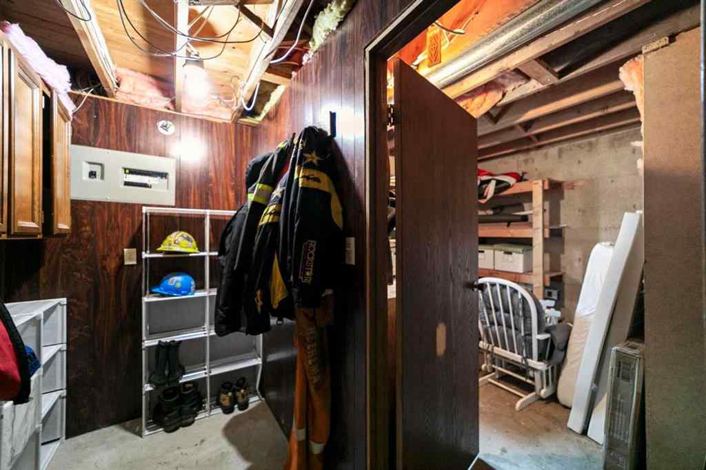 MLS® A2268093 - 5617 47 Avenue W in Forestburg Forestburg, Residential