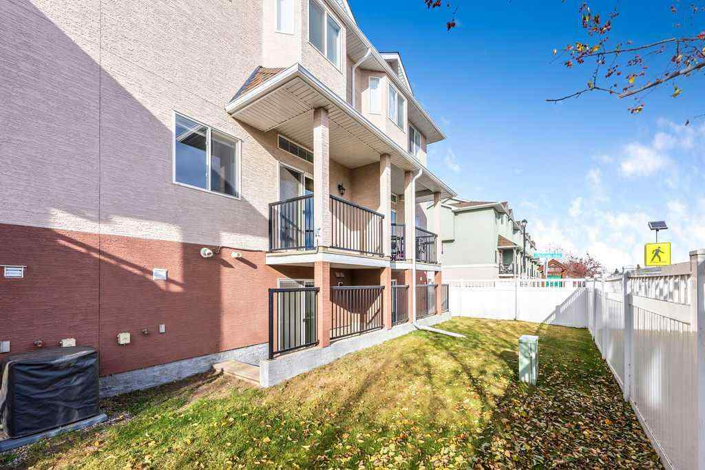 MLS® A2268096 - 313 Strathcona Circle  in Strathaven Strathmore, Residential
