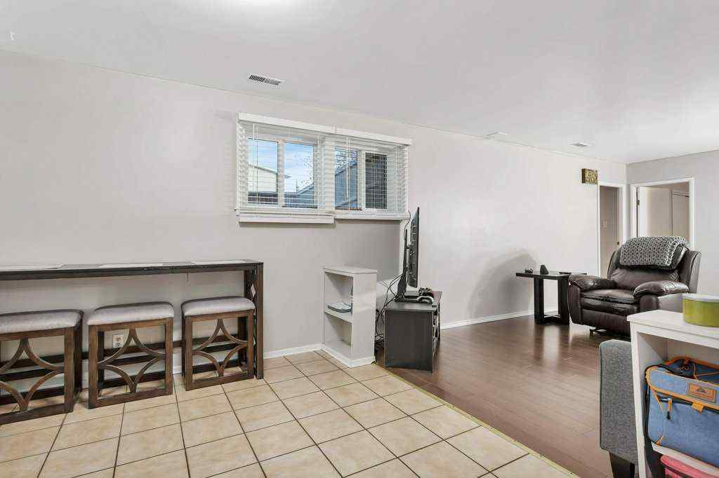 MLS&reg; # A2268137 - 5702 West Park Crescent  in West Park Red Deer, Residential Open Houses