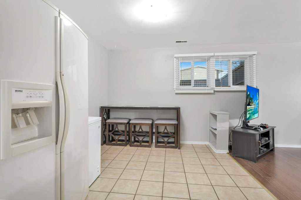 MLS&reg; # A2268137 - 5702 West Park Crescent  in West Park Red Deer, Residential Open Houses