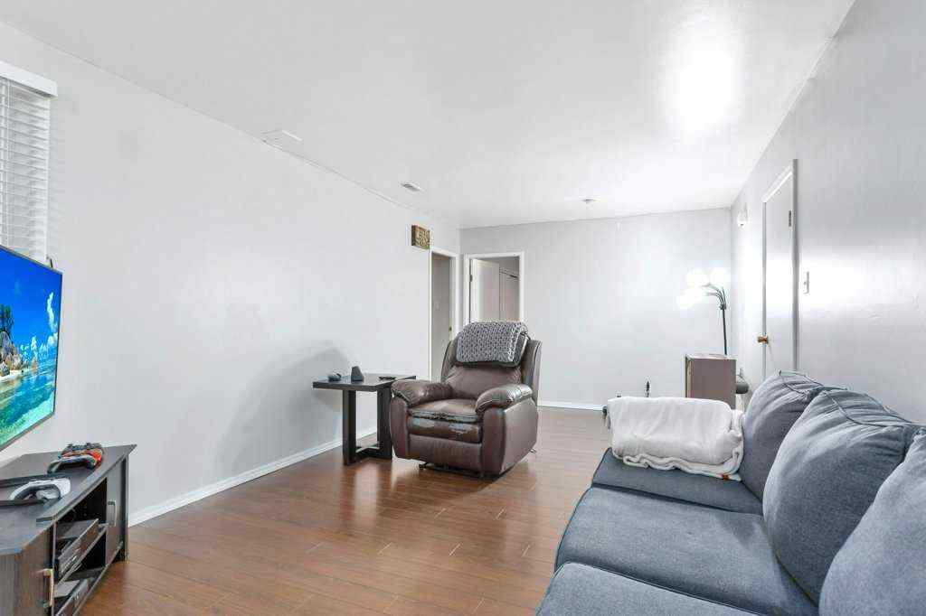 MLS&reg; # A2268137 - 5702 West Park Crescent  in West Park Red Deer, Residential Open Houses