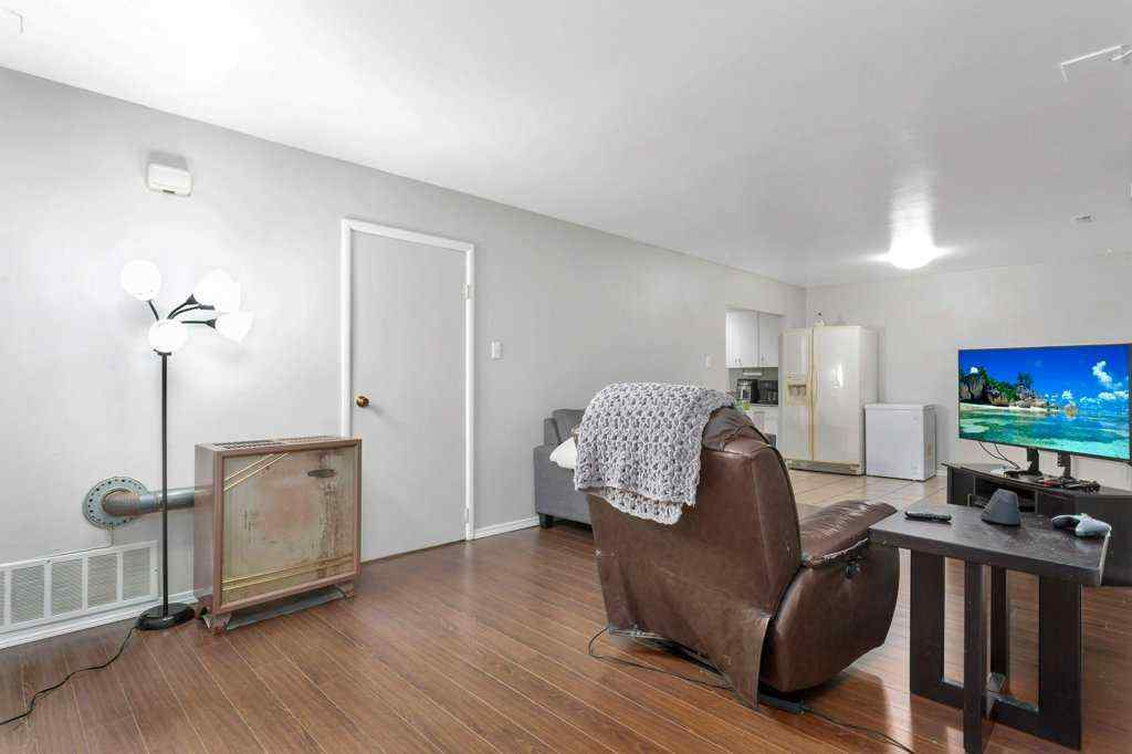 MLS&reg; # A2268137 - 5702 West Park Crescent  in West Park Red Deer, Residential Open Houses