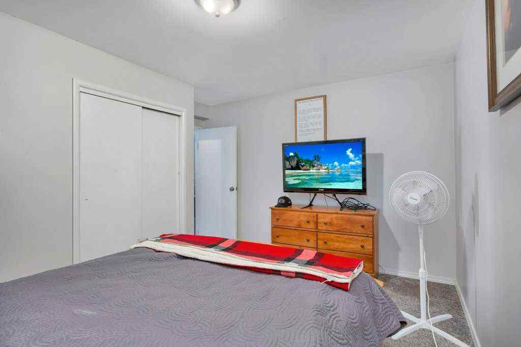 MLS&reg; # A2268137 - 5702 West Park Crescent  in West Park Red Deer, Residential Open Houses