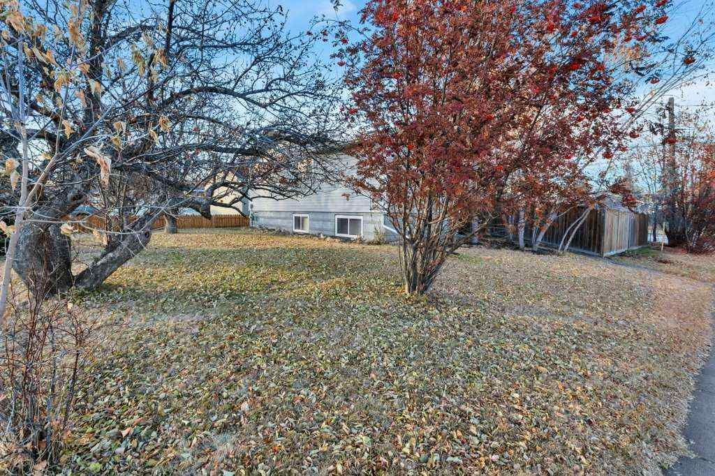 MLS&reg; # A2268137 - 5702 West Park Crescent  in West Park Red Deer, Residential Open Houses