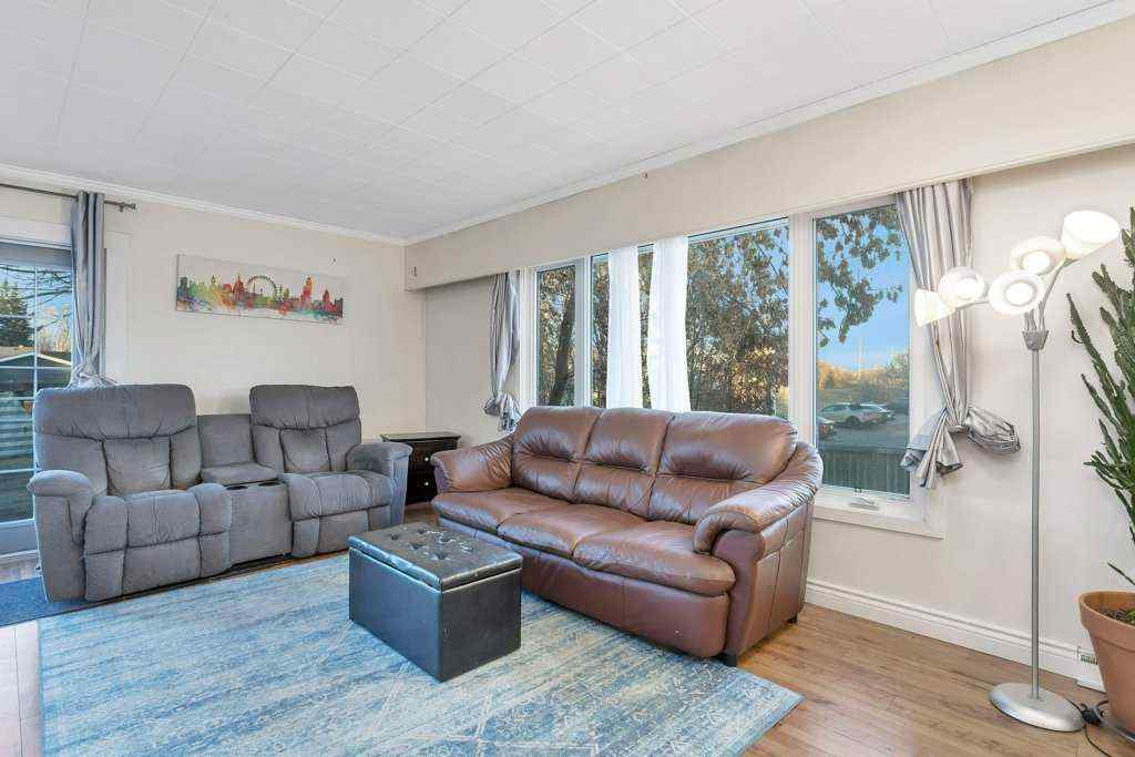 MLS&reg; # A2268137 - 5702 West Park Crescent  in West Park Red Deer, Residential Open Houses