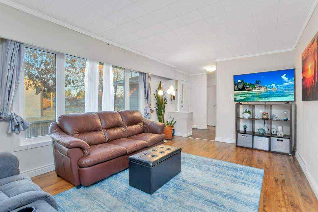 MLS&reg; # A2268137 - 5702 West Park Crescent  in West Park Red Deer, Residential Open Houses