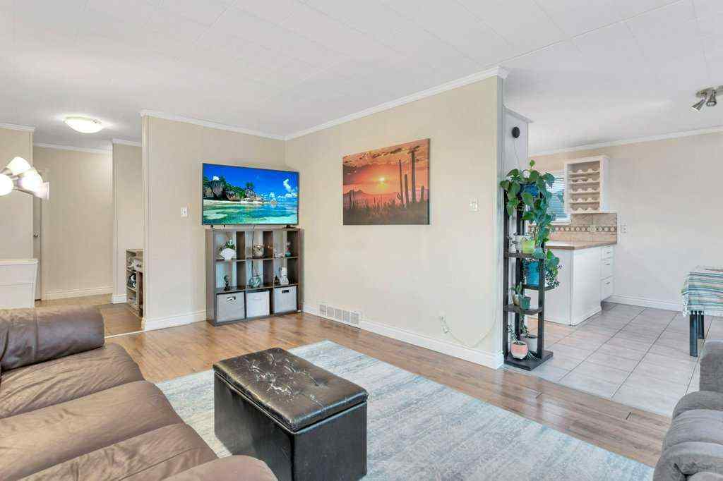 MLS&reg; # A2268137 - 5702 West Park Crescent  in West Park Red Deer, Residential Open Houses