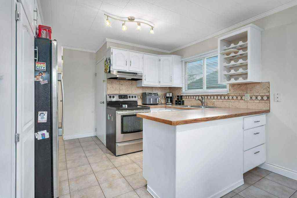 MLS&reg; # A2268137 - 5702 West Park Crescent  in West Park Red Deer, Residential Open Houses