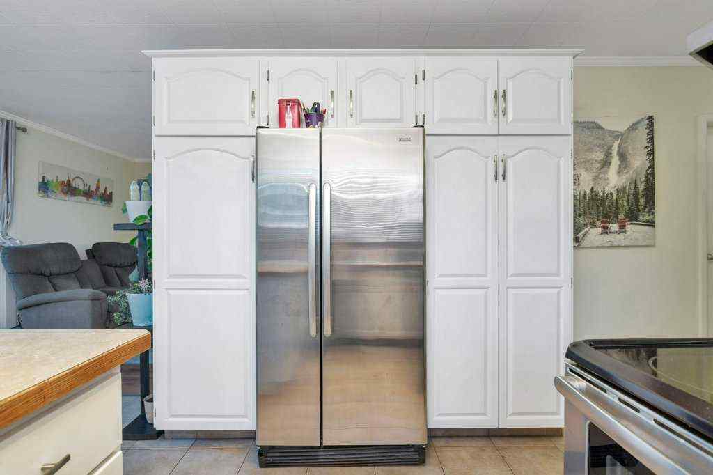 MLS&reg; # A2268137 - 5702 West Park Crescent  in West Park Red Deer, Residential Open Houses