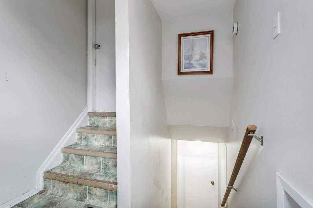 MLS&reg; # A2268137 - 5702 West Park Crescent  in West Park Red Deer, Residential Open Houses