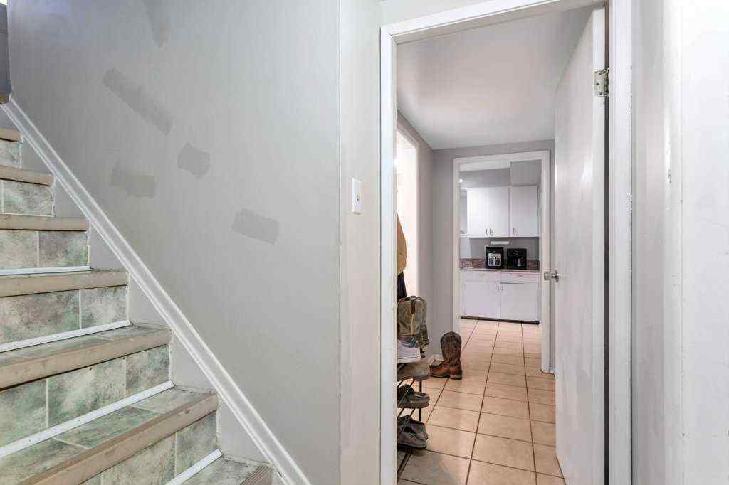 MLS&reg; # A2268137 - 5702 West Park Crescent  in West Park Red Deer, Residential Open Houses