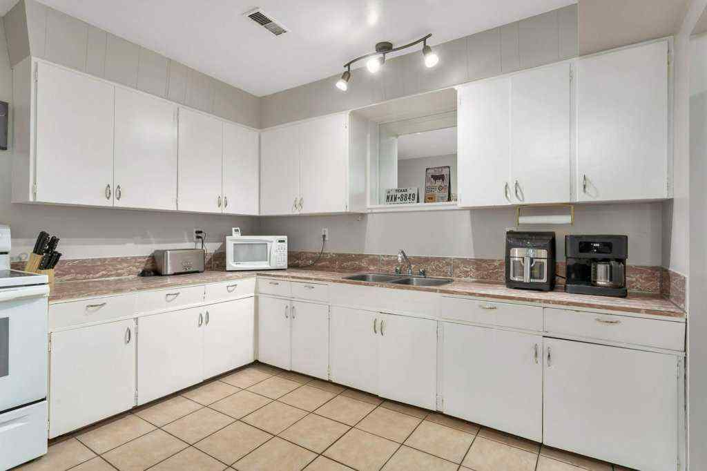 MLS&reg; # A2268137 - 5702 West Park Crescent  in West Park Red Deer, Residential Open Houses