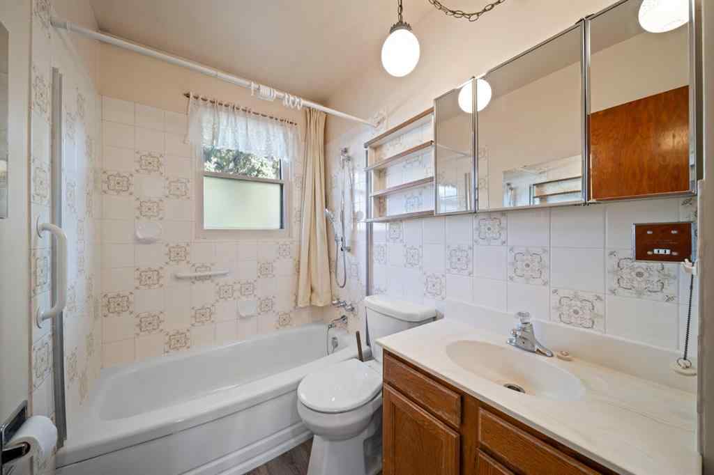 MLS® A2268150 - 3714 45 Street  in Eastview Red Deer, Residential