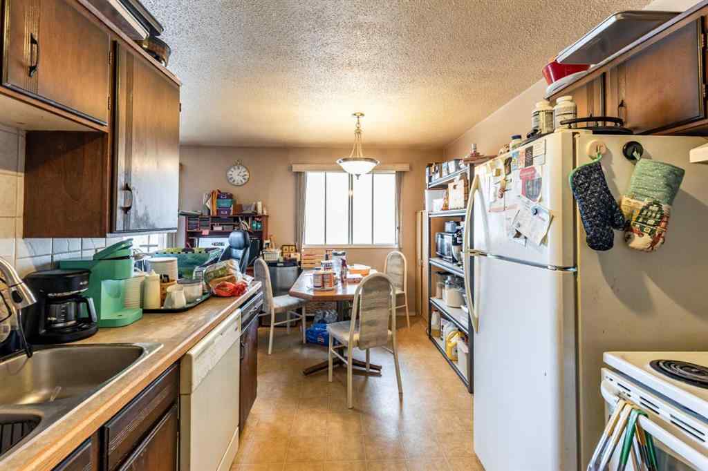 MLS® A2268165 - 2555 & 2557 Thompson Crescent SE in Crestwood-Norwood Medicine Hat, Multi-Family