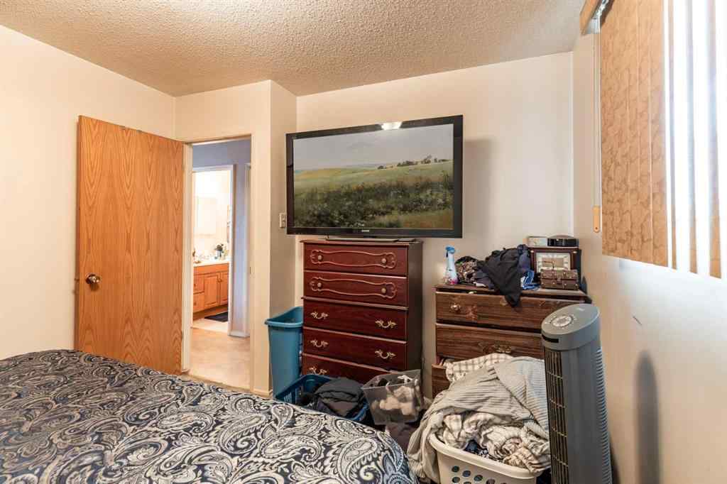 MLS® A2268165 - 2555 & 2557 Thompson Crescent SE in Crestwood-Norwood Medicine Hat, Multi-Family