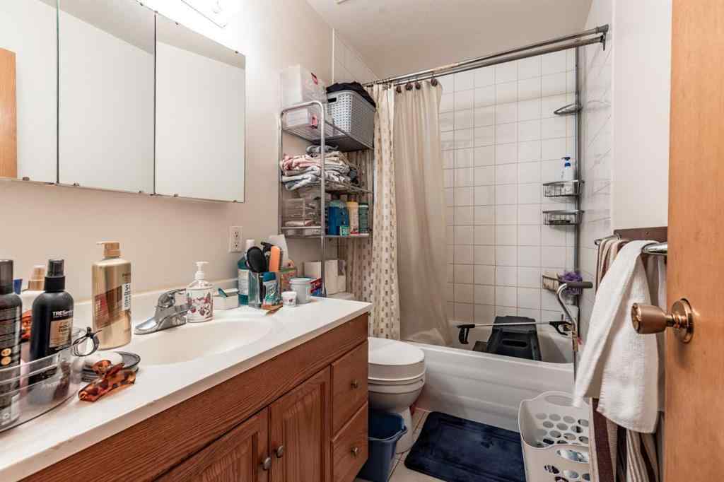 MLS® A2268165 - 2555 & 2557 Thompson Crescent SE in Crestwood-Norwood Medicine Hat, Multi-Family