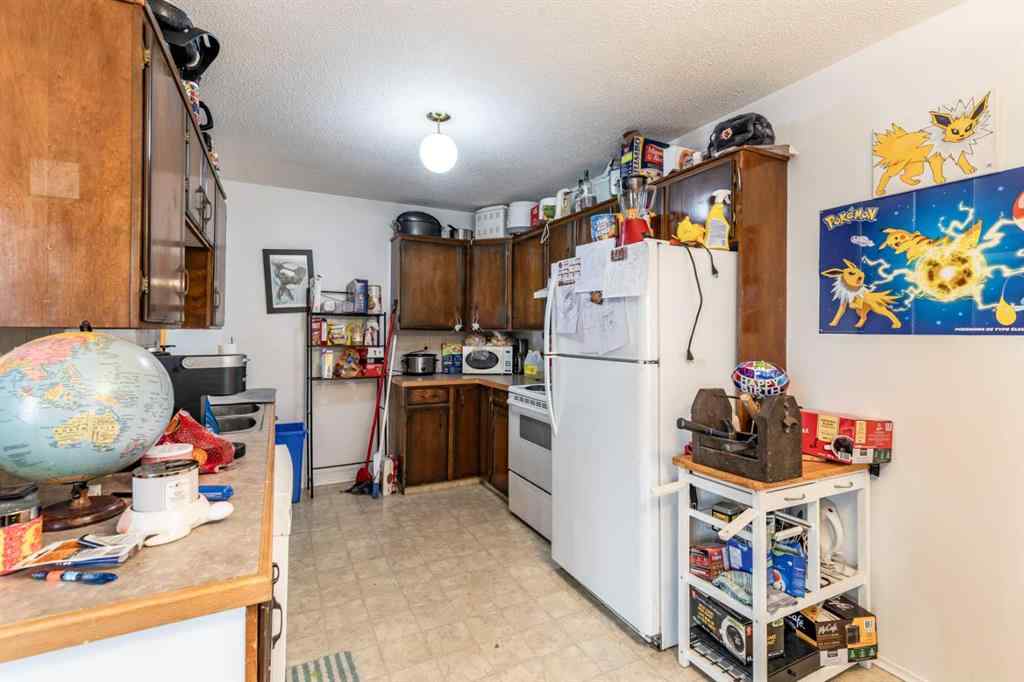 MLS® A2268165 - 2555 & 2557 Thompson Crescent SE in Crestwood-Norwood Medicine Hat, Multi-Family