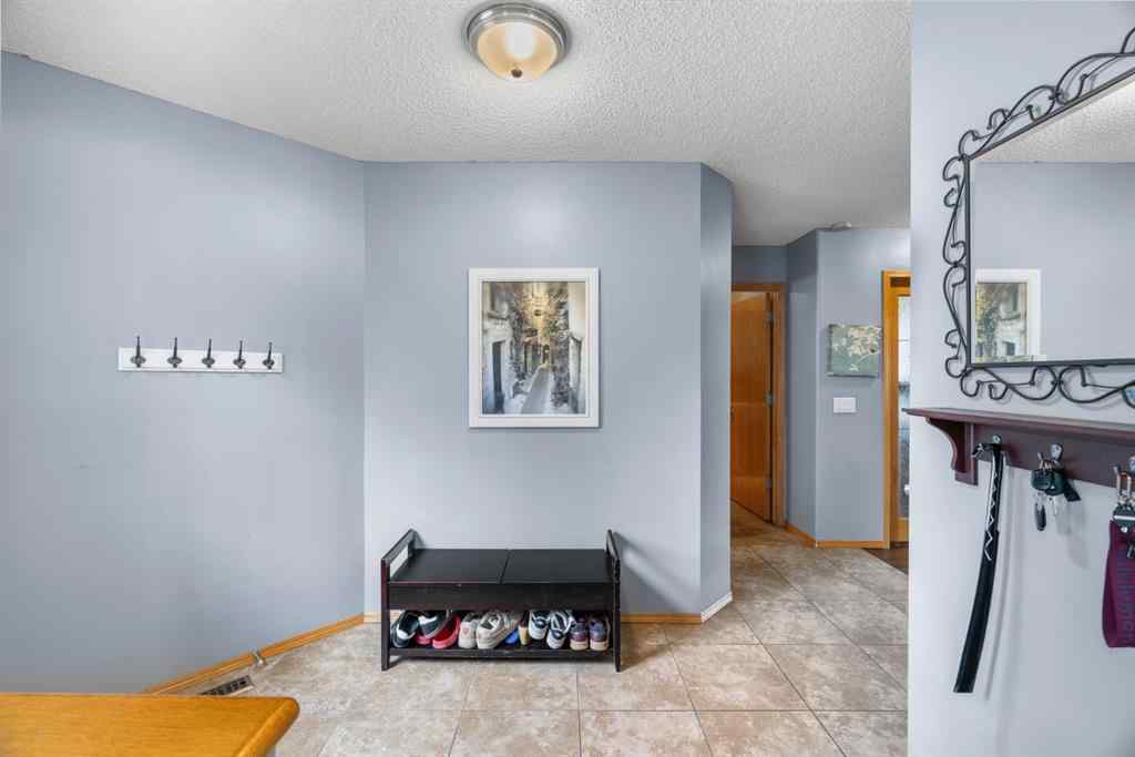 MLS® A2268174 - 168 Fairways Drive NW in Fairways Airdrie, Residential