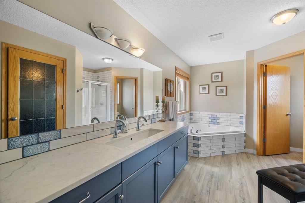 MLS® A2268174 - 168 Fairways Drive NW in Fairways Airdrie, Residential