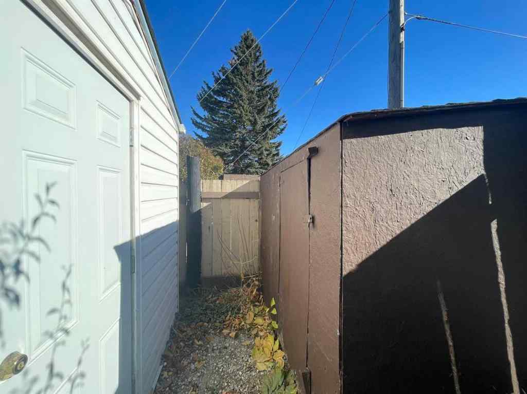 MLS® A2268182 - 3506 Doverthorn Road SE in Dover Calgary, Residential