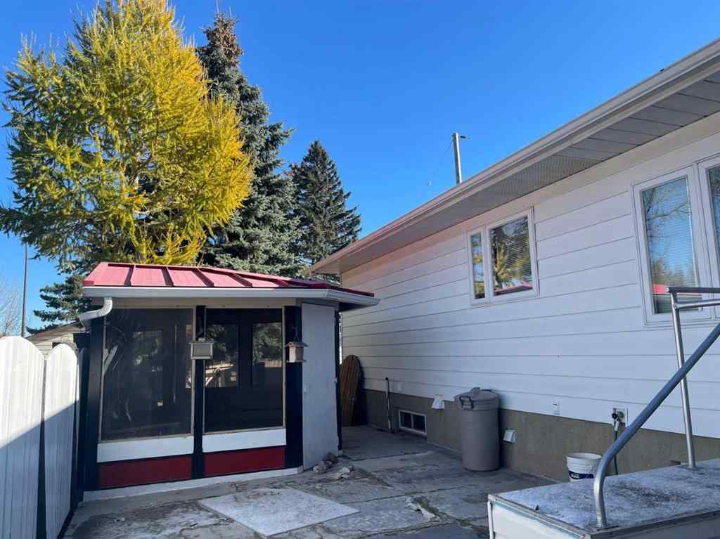 MLS® A2268182 - 3506 Doverthorn Road SE in Dover Calgary, Residential