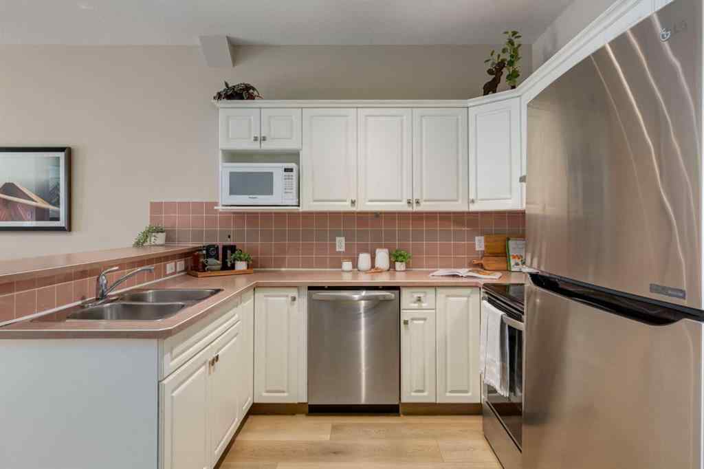 MLS® A2268183 - Unit #203 2134 Kensington Road NW in West Hillhurst Calgary, Residential